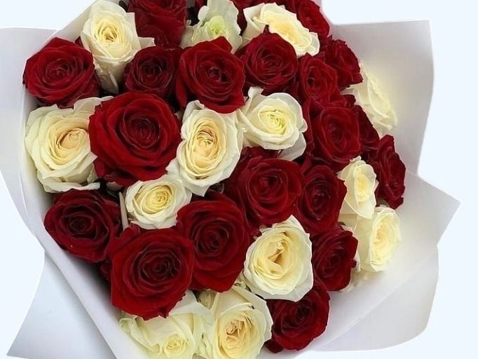 باقة حمراء وبيضاء