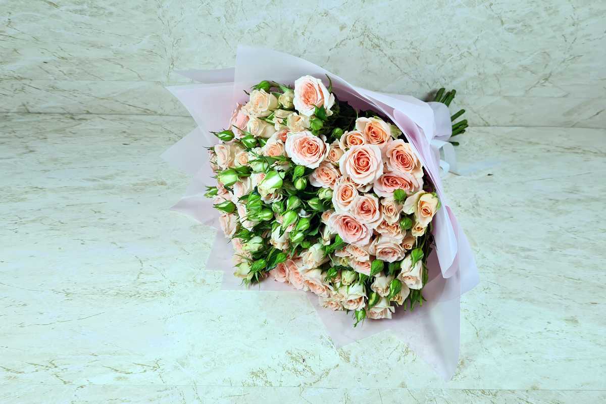 باقة يد من ورد بيبي روز وردي 2