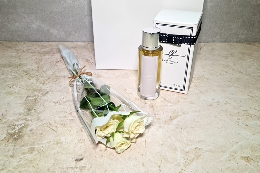 سينجل وردة صغيرة بيضاء مع عطر