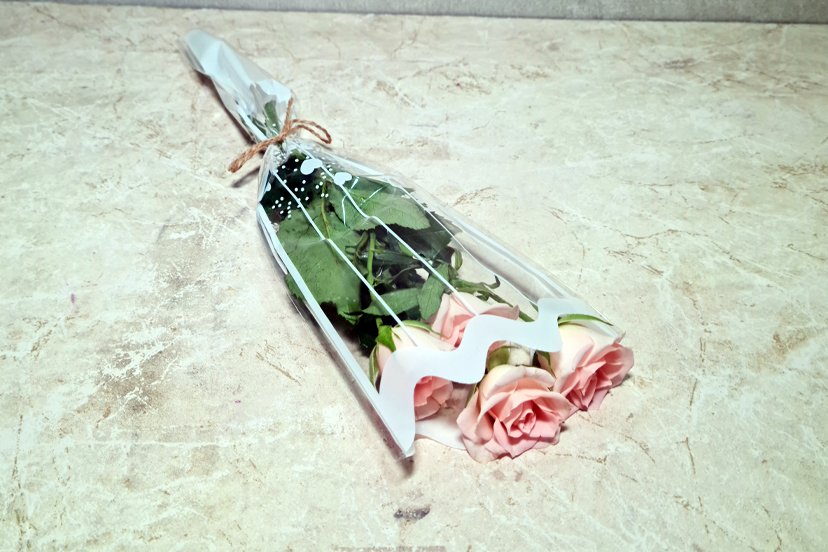 وردة صغيرة وردية واحدة