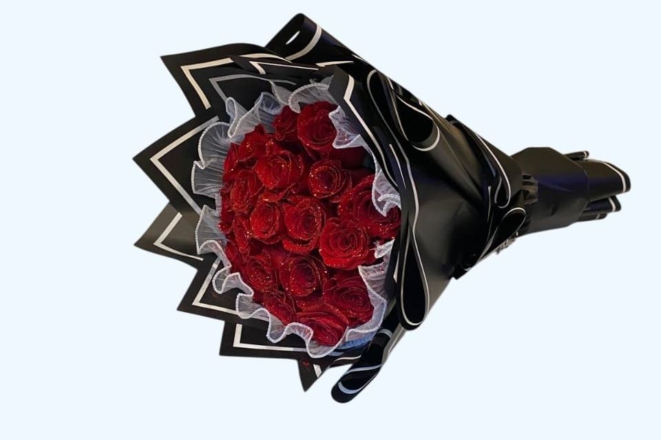 تغليف مزدوج للوردة الحمراء