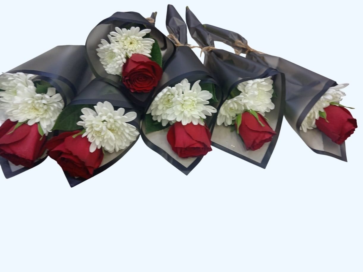 وردة حمراء خاصة واحدة